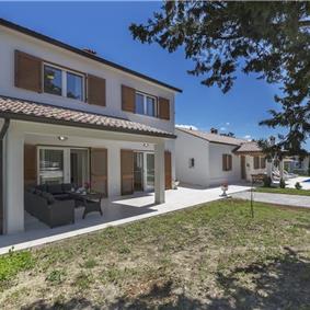 6 bedroom villa with pool near Labin, Istria, sleeps 12